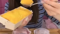 小姐姐吃迷你小食品吗,小姐姐的甜蜜小确幸